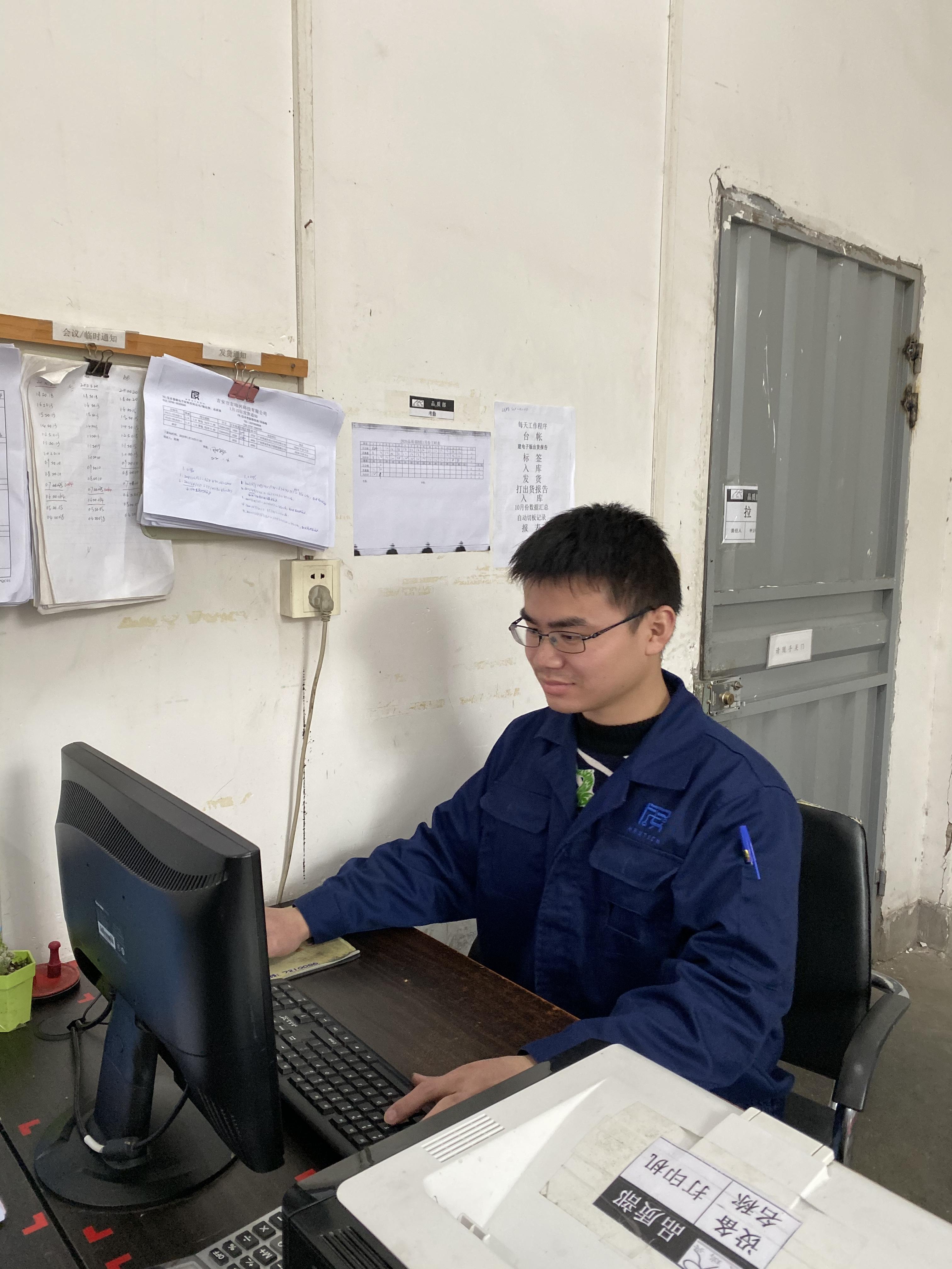 刘洋洋.jpg 刘洋洋.jpg