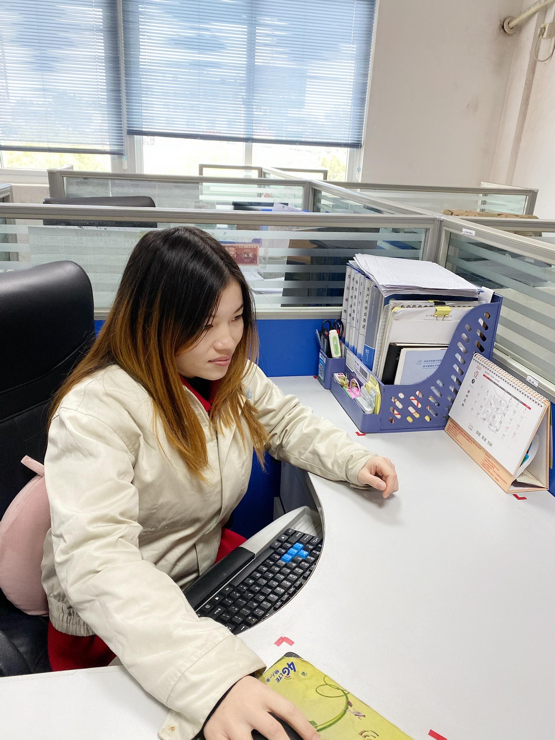 邹倩倩.jpg 邹倩倩.jpg